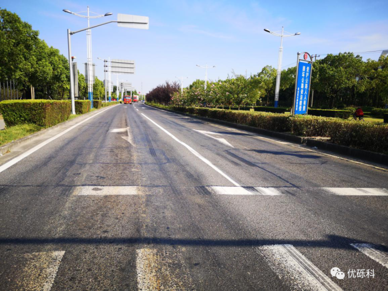 金山漕廊公路半柔性路面