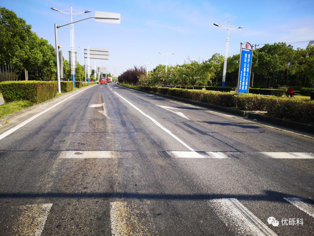 金山漕廊公路半柔性路面
