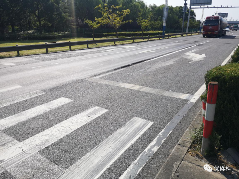 金山新卫公路半柔性路面