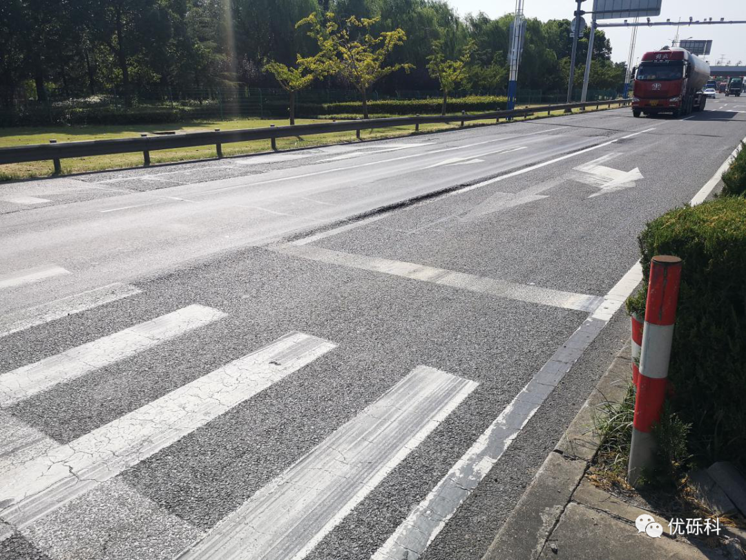 金山新卫公路半柔性路面